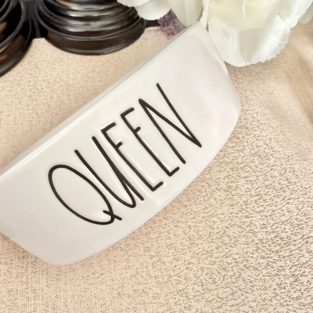 🆕Rae Dunn QUEEN Ceramic Pet Bowl